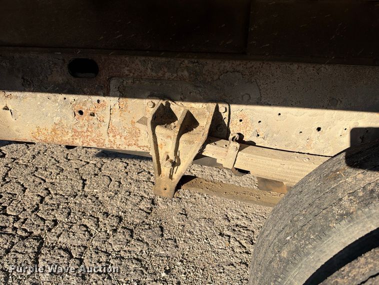 image for item EX1496 1997 International 4700 rollback truck