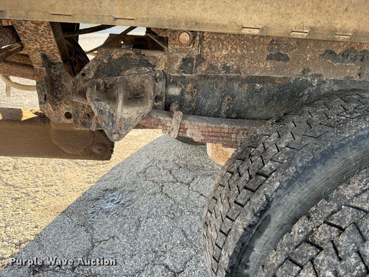 image for item EX1496 1997 International 4700 rollback truck