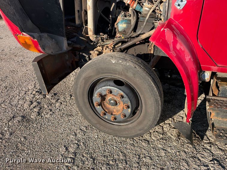 image for item EX1496 1997 International 4700 rollback truck