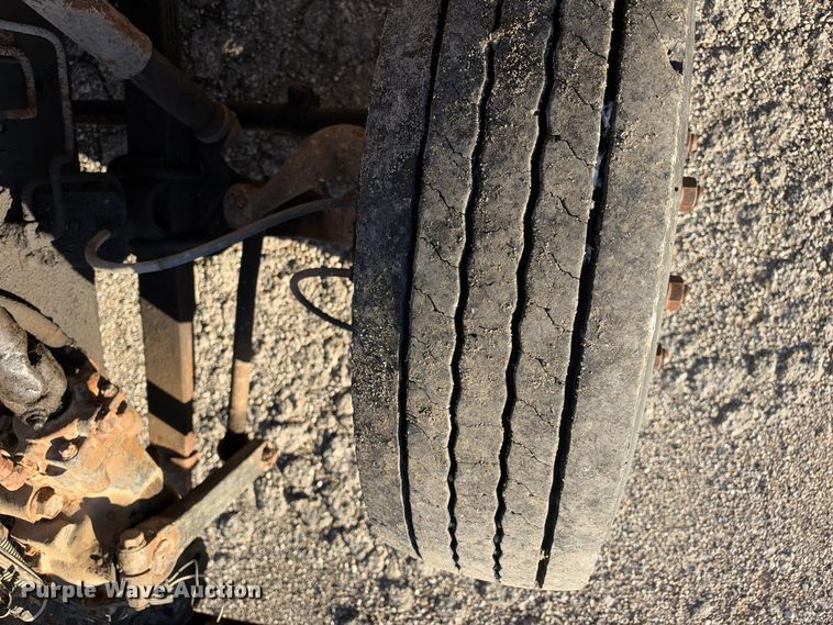image for item EX1496 1997 International 4700 rollback truck