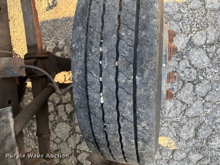 image for item EX1496 1997 International 4700 rollback truck