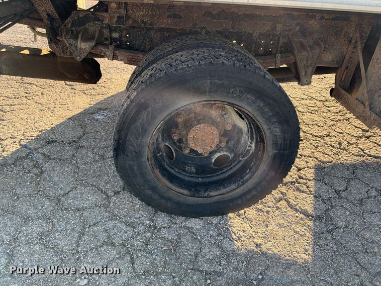 image for item EX1496 1997 International 4700 rollback truck