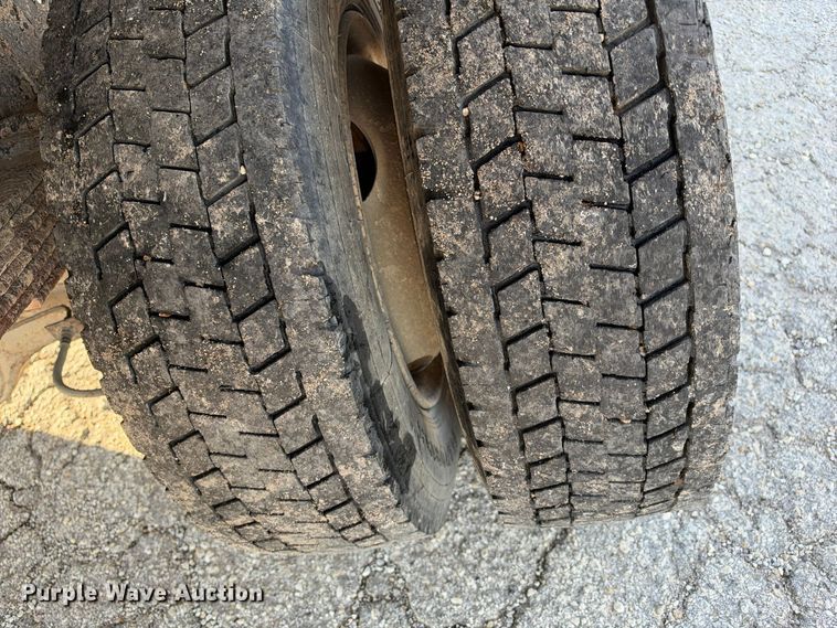 image for item EX1496 1997 International 4700 rollback truck