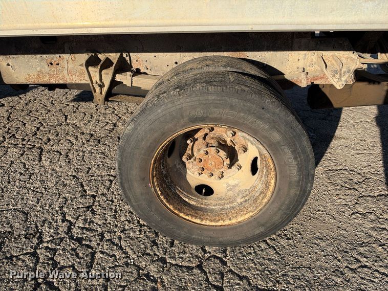 image for item EX1496 1997 International 4700 rollback truck