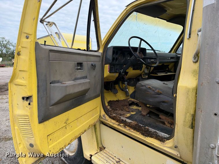 image for item EX2307 1986 GMC 7000 box truck