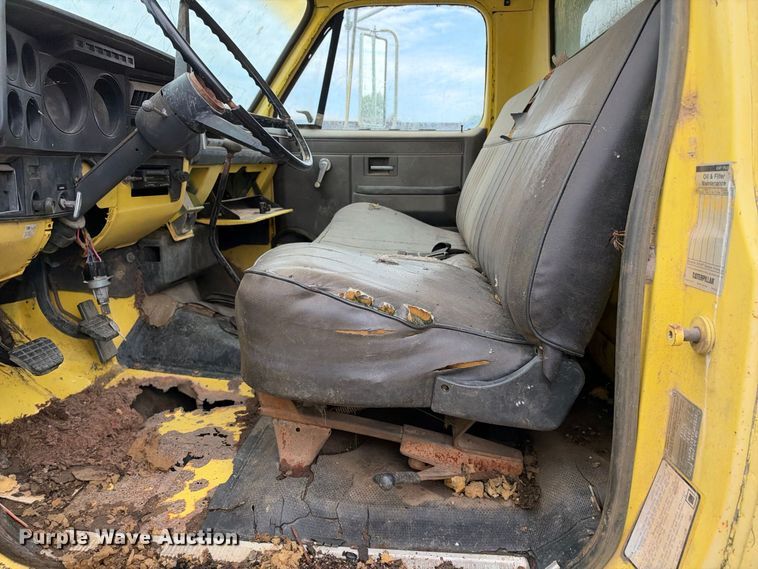 image for item EX2307 1986 GMC 7000 box truck