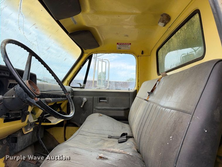 image for item EX2307 1986 GMC 7000 box truck