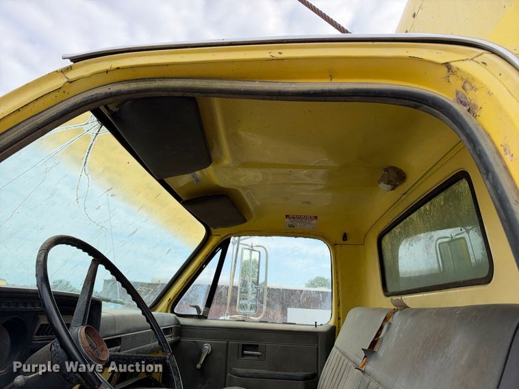 image for item EX2307 1986 GMC 7000 box truck