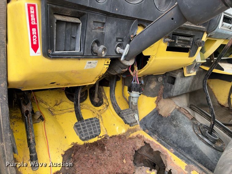 image for item EX2307 1986 GMC 7000 box truck
