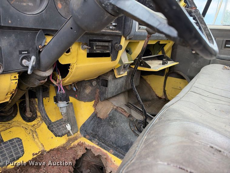 image for item EX2307 1986 GMC 7000 box truck