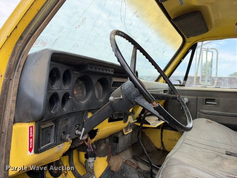 image for item EX2307 1986 GMC 7000 box truck