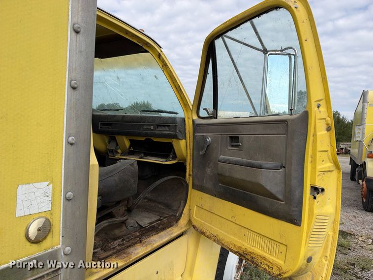 image for item EX2307 1986 GMC 7000 box truck