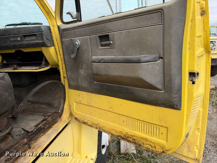 image for item EX2307 1986 GMC 7000 box truck