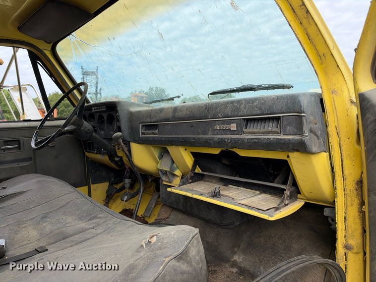 image for item EX2307 1986 GMC 7000 box truck