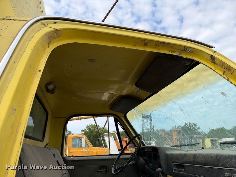 image for item EX2307 1986 GMC 7000 box truck