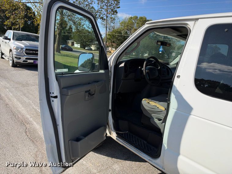 image for item EX2455 2007 Ford E350 van