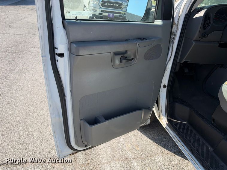 image for item EX2455 2007 Ford E350 van