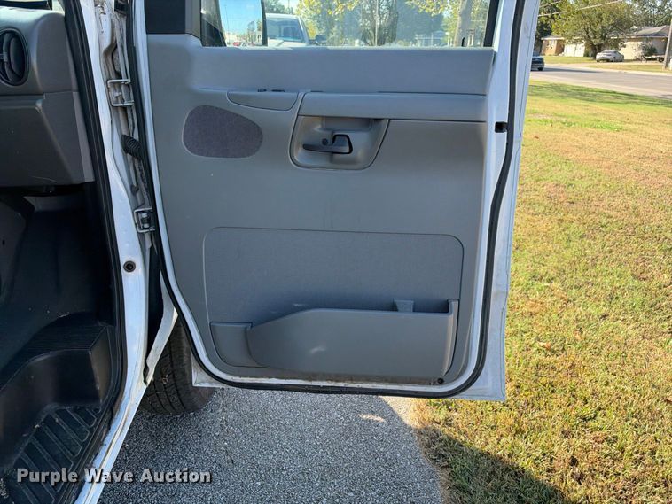 image for item EX2455 2007 Ford E350 van