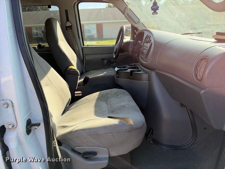 image for item EX2455 2007 Ford E350 van