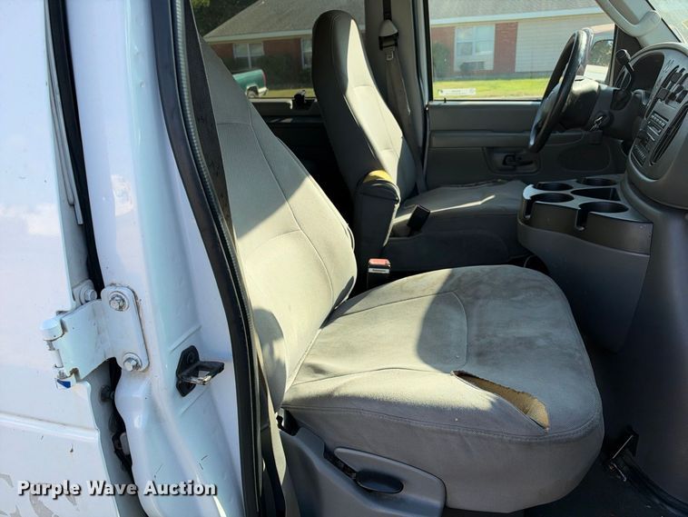 image for item EX2455 2007 Ford E350 van