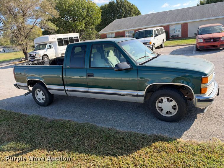 image for item EX2456 1997 Chevrolet C1500 Ext. Cab pickup truck