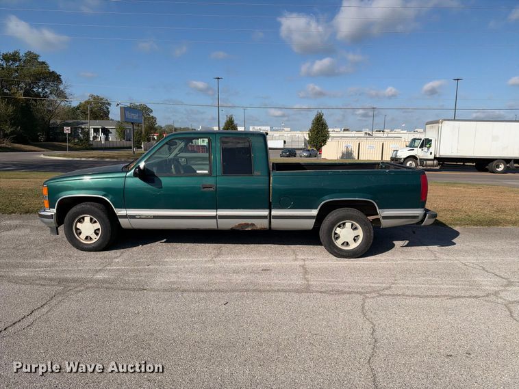 image for item EX2456 1997 Chevrolet C1500 Ext. Cab pickup truck