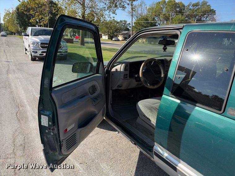 image for item EX2456 1997 Chevrolet C1500 Ext. Cab pickup truck