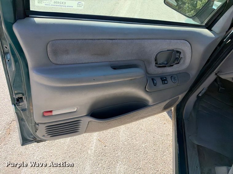 image for item EX2456 1997 Chevrolet C1500 Ext. Cab pickup truck
