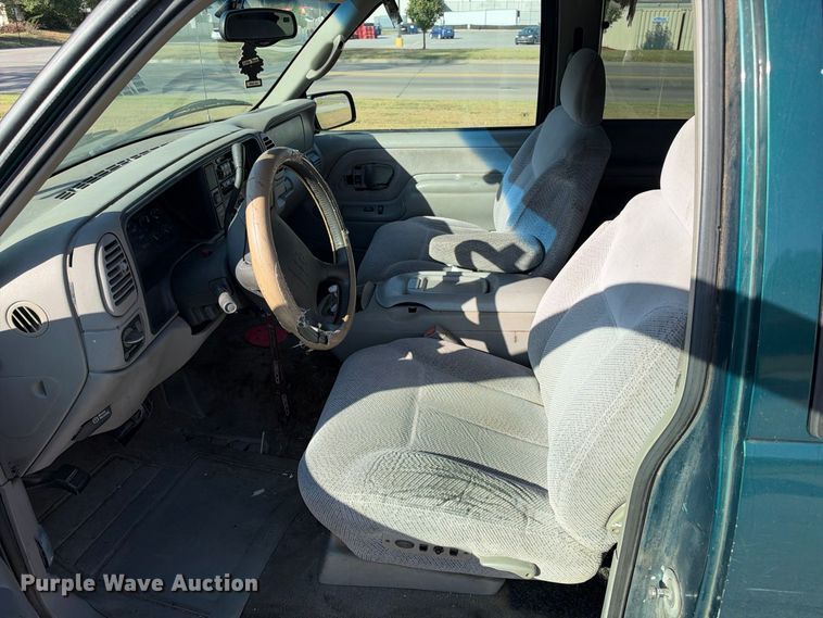 image for item EX2456 1997 Chevrolet C1500 Ext. Cab pickup truck