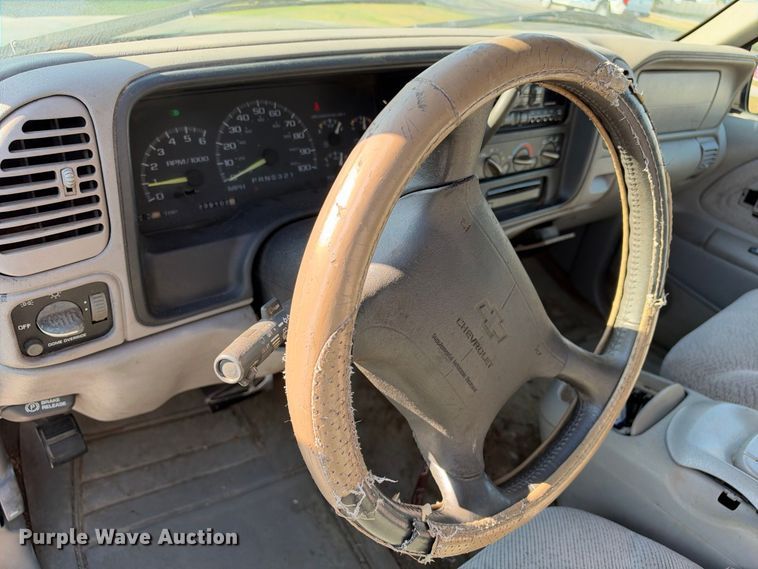 image for item EX2456 1997 Chevrolet C1500 Ext. Cab pickup truck