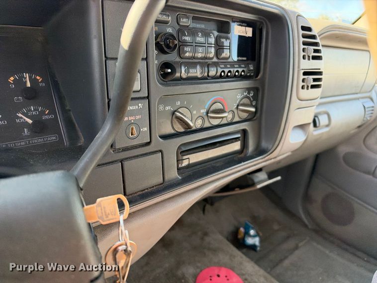 image for item EX2456 1997 Chevrolet C1500 Ext. Cab pickup truck