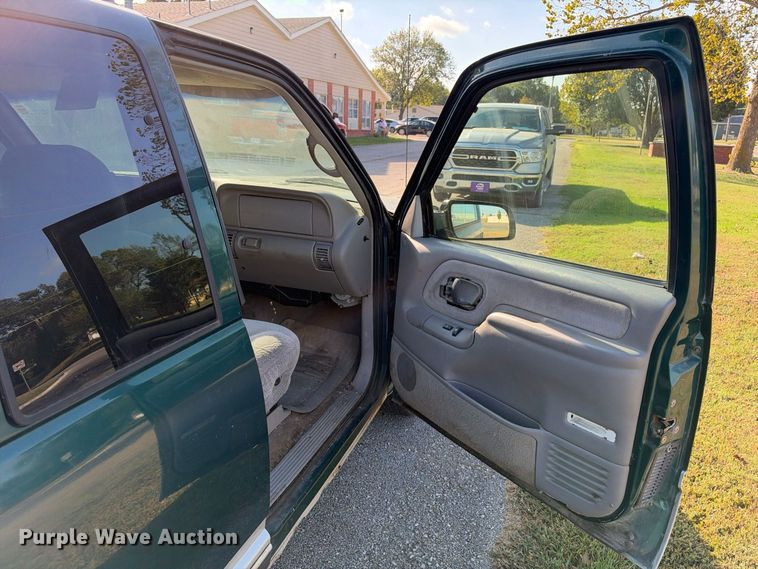 image for item EX2456 1997 Chevrolet C1500 Ext. Cab pickup truck