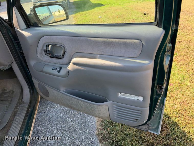 image for item EX2456 1997 Chevrolet C1500 Ext. Cab pickup truck