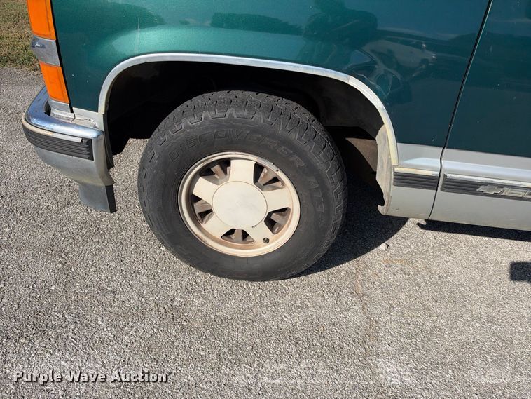 image for item EX2456 1997 Chevrolet C1500 Ext. Cab pickup truck