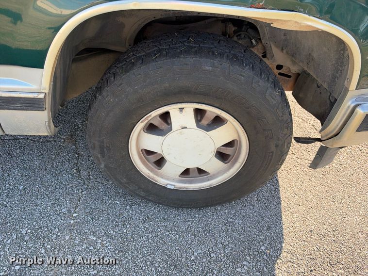 image for item EX2456 1997 Chevrolet C1500 Ext. Cab pickup truck