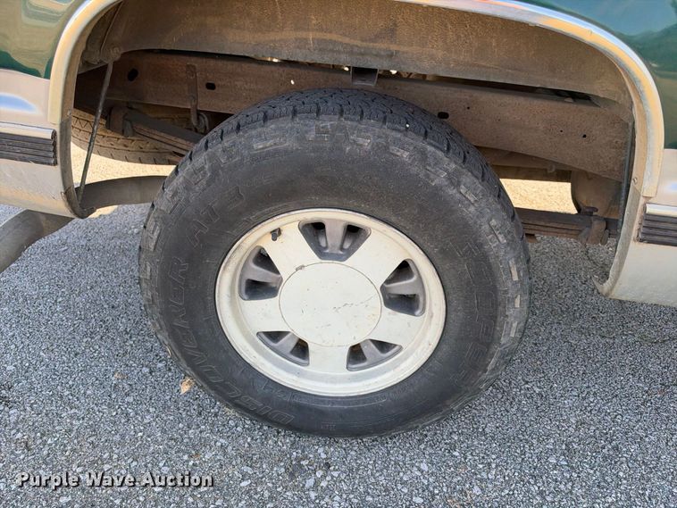 image for item EX2456 1997 Chevrolet C1500 Ext. Cab pickup truck