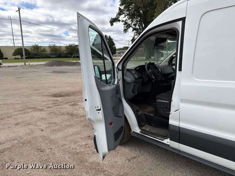 image for item EX4620 2018 Ford Transit van
