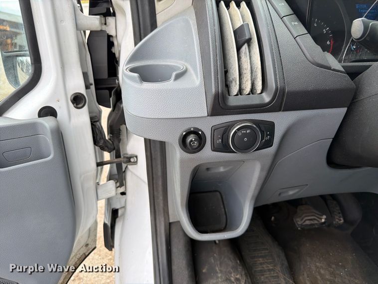 image for item EX4620 2018 Ford Transit van