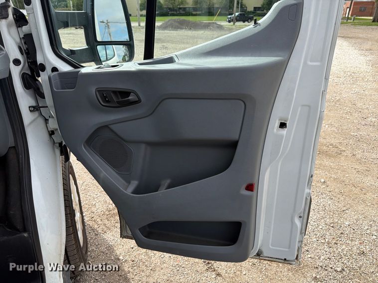 image for item EX4620 2018 Ford Transit van