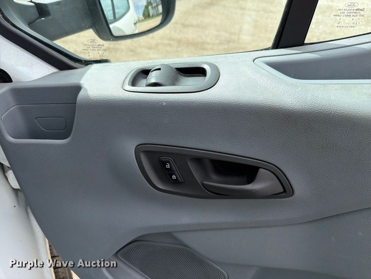 image for item EX4620 2018 Ford Transit van