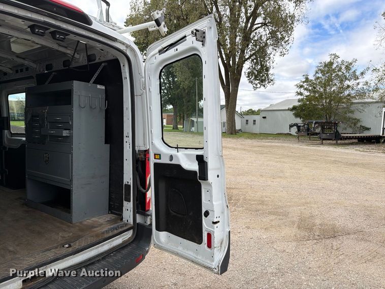 image for item EX4620 2018 Ford Transit van