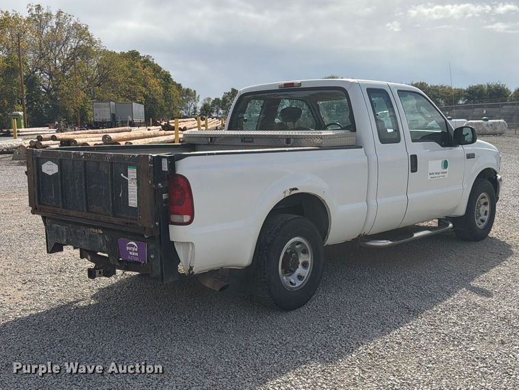 image for item EX4667 2004 Ford F250 Super Duty Ext. Cab pickup truck