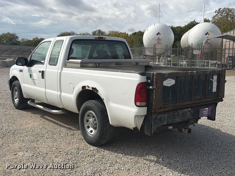 image for item EX4667 2004 Ford F250 Super Duty Ext. Cab pickup truck