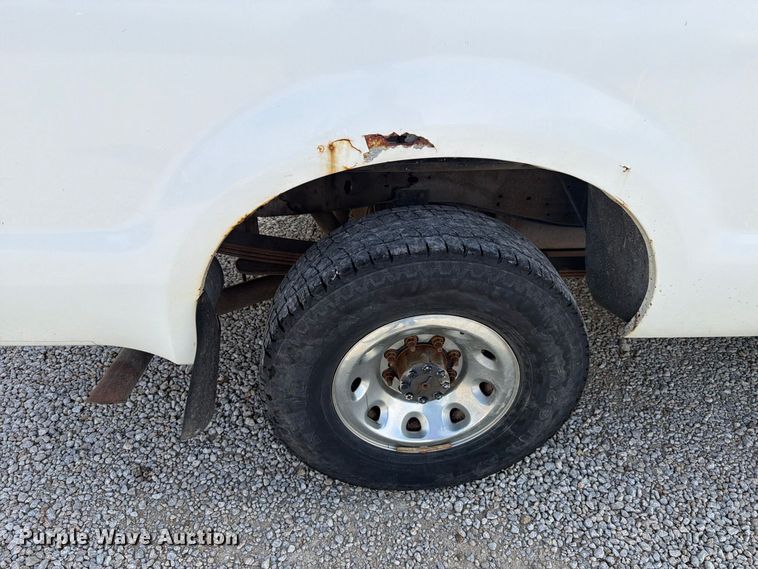 image for item EX4667 2004 Ford F250 Super Duty Ext. Cab pickup truck