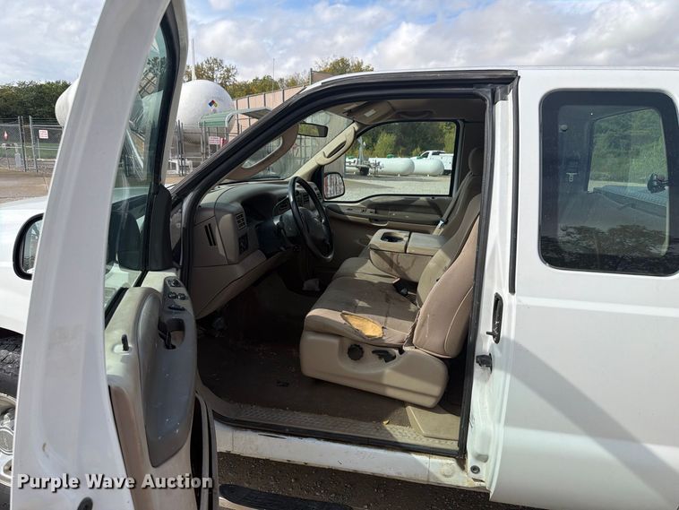 image for item EX4667 2004 Ford F250 Super Duty Ext. Cab pickup truck