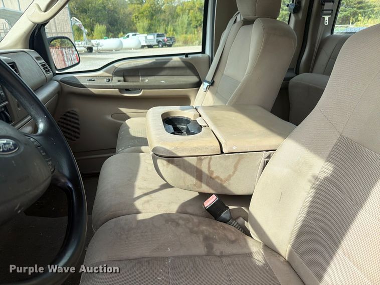 image for item EX4667 2004 Ford F250 Super Duty Ext. Cab pickup truck
