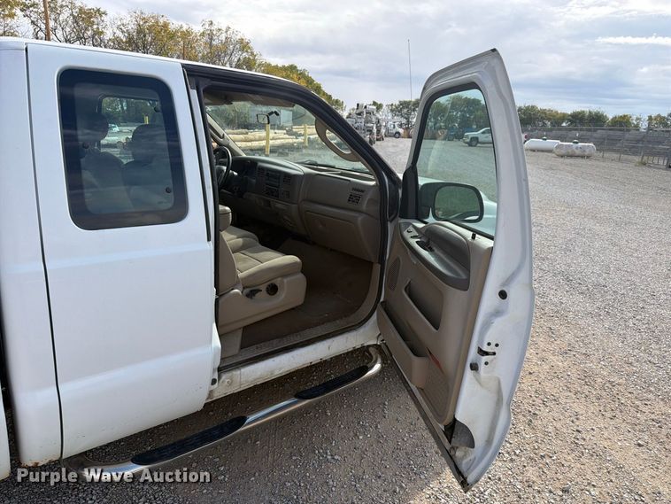 image for item EX4667 2004 Ford F250 Super Duty Ext. Cab pickup truck