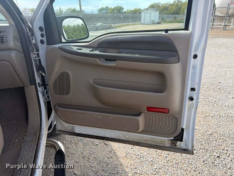 image for item EX4667 2004 Ford F250 Super Duty Ext. Cab pickup truck