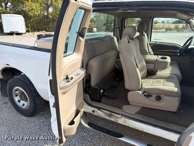 image for item EX4667 2004 Ford F250 Super Duty Ext. Cab pickup truck