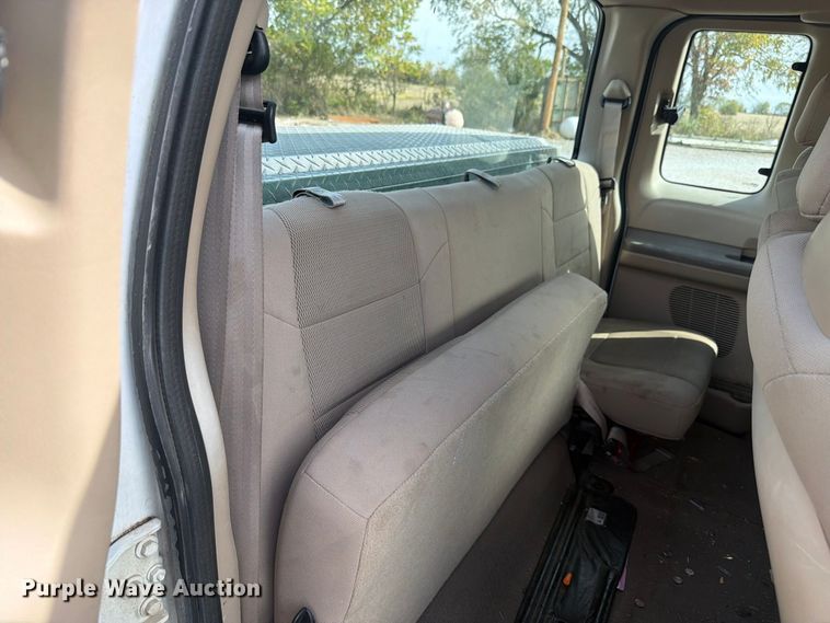 image for item EX4667 2004 Ford F250 Super Duty Ext. Cab pickup truck